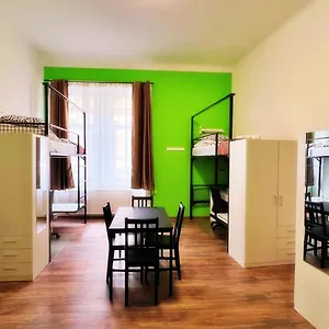  Hostel Budget